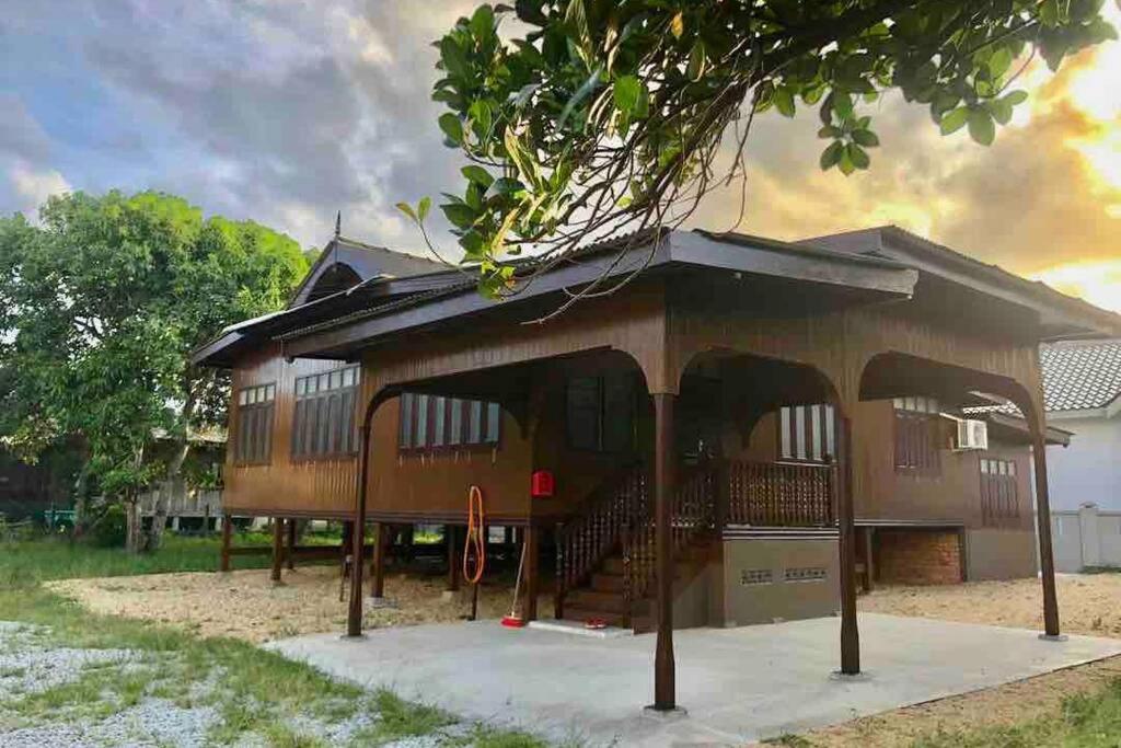 De Rhumaa Homestay 瓜拉丁加奴 外观 照片