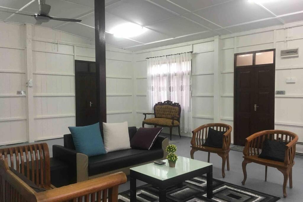 De Rhumaa Homestay 瓜拉丁加奴 外观 照片
